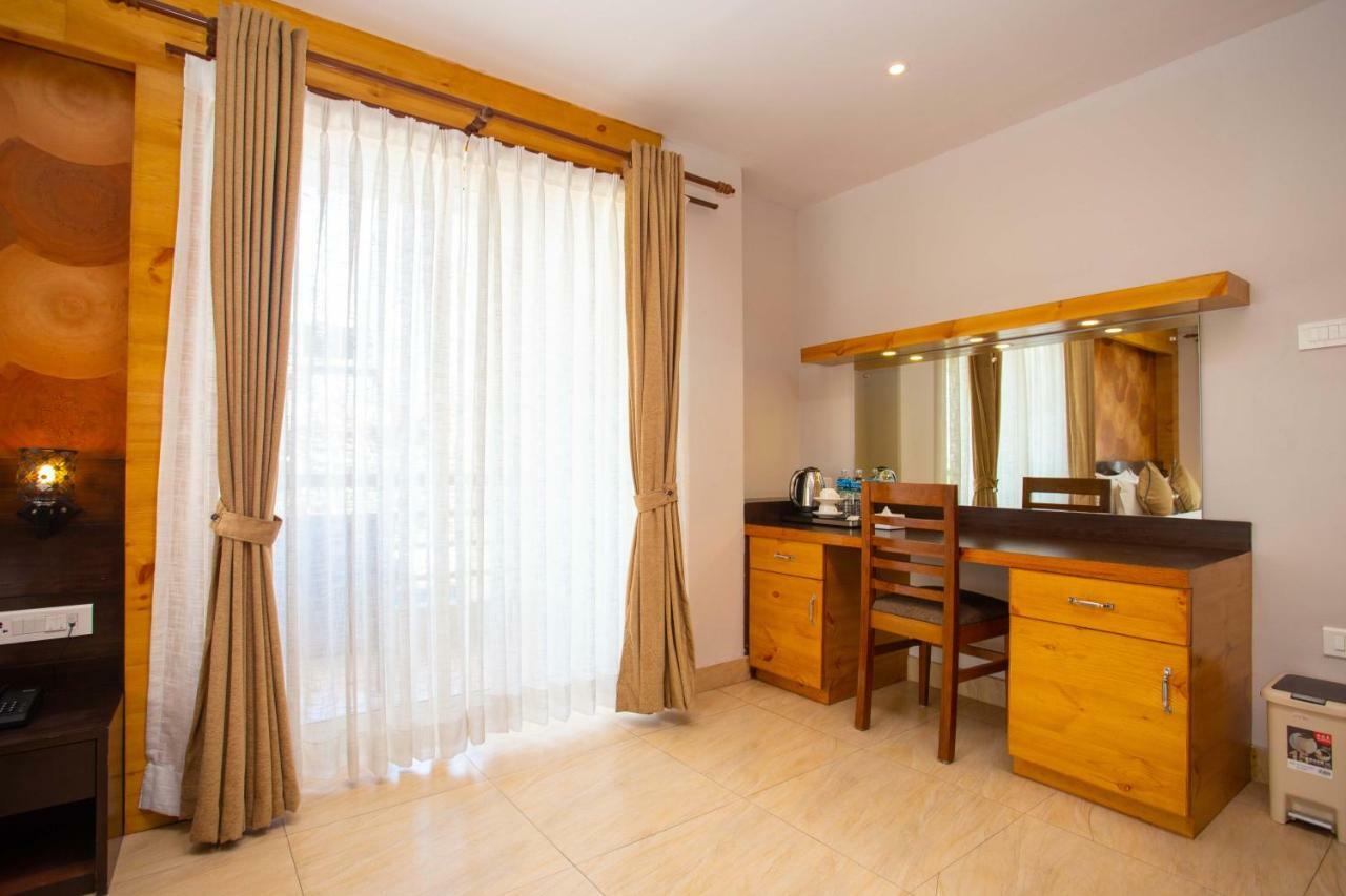 Hotel Lake Paradise Pokhara Exterior photo